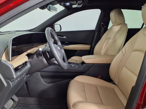 Certified 2024 Cadillac XT4 Luxury w/ Cold Weather Package image 17