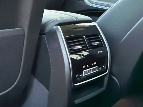 Used 2022 BMW X7 xDrive40i w/ Premium Package image 20