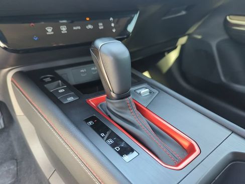 Certified 2025 Nissan Kicks SR FWD image 33