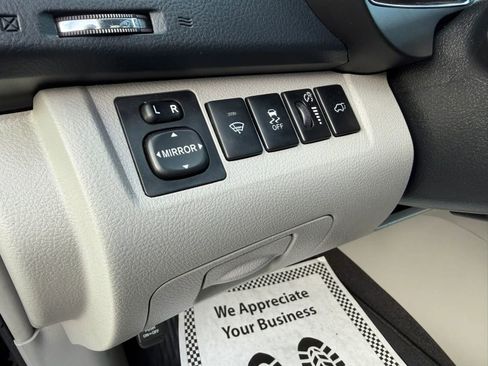 Used 2013 Toyota Highlander Limited image 26
