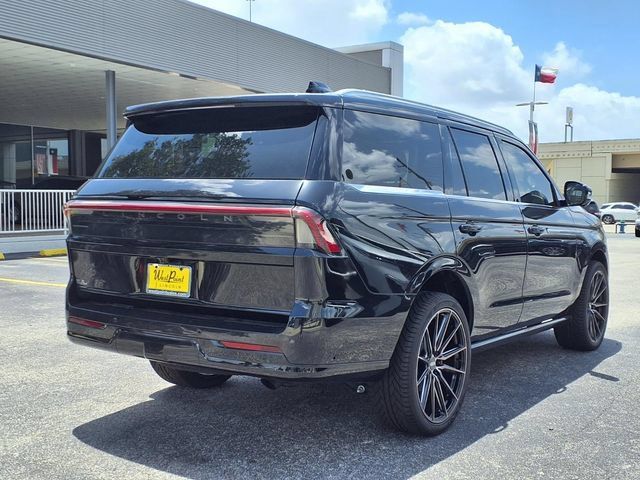 New 2025 Lincoln Navigator Reserve AWD/4WD image 2