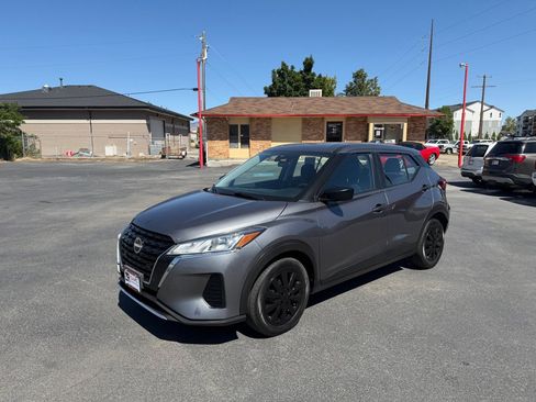 Used 2022 Nissan Kicks S FWD image 2