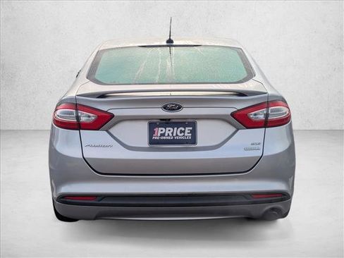 Used 2016 Ford Fusion SE w/ Equipment Group 201A FWD image 7