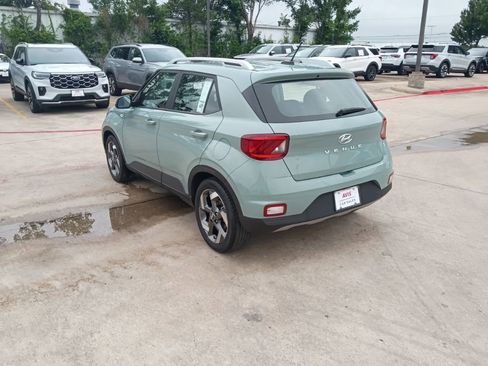 Used 2025 Hyundai Venue SEL FWD image 8
