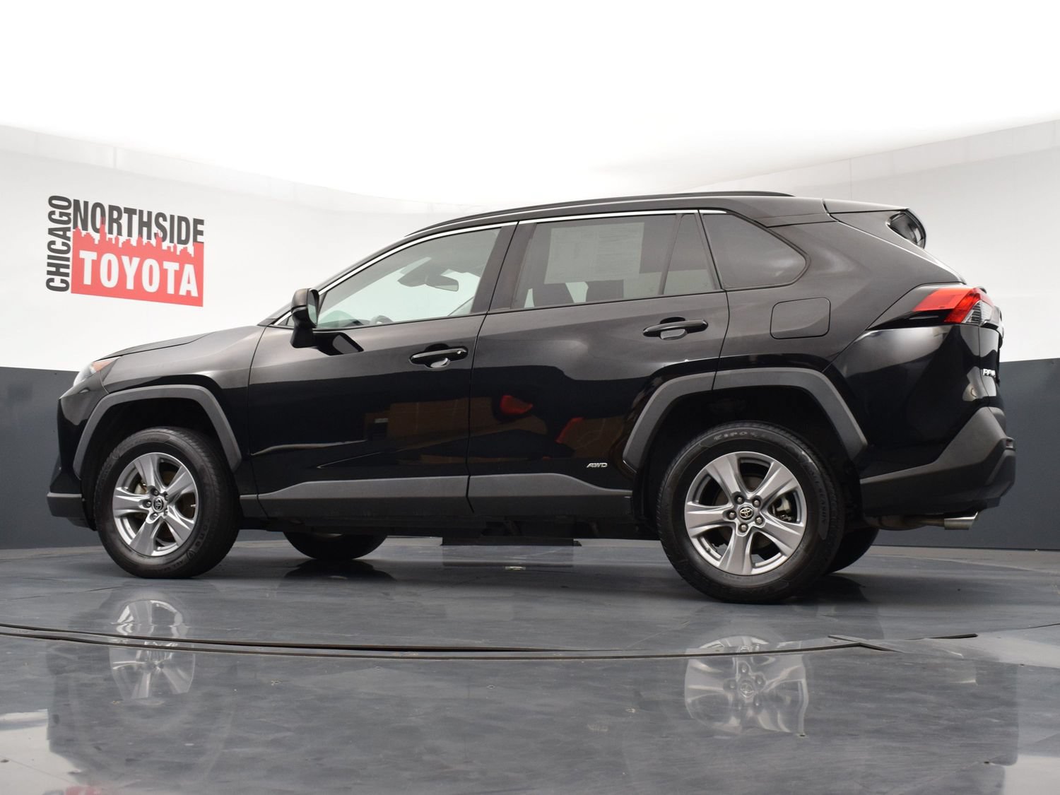 Used 2022 Toyota RAV4 LE AWD/4WD image 25