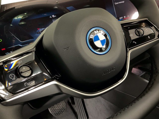 Used 2025 BMW i5 xDrive40 w/ Premium Package AWD/4WD image 26