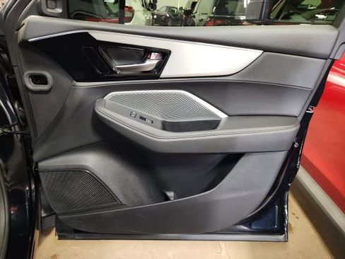 Used 2025 Acura MDX SH-AWD image 35