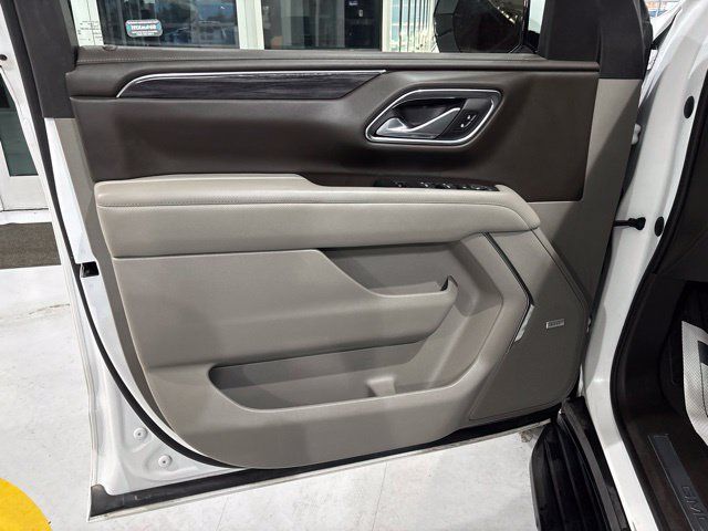 Used 2023 GMC Yukon XL SLT AWD/4WD image 14