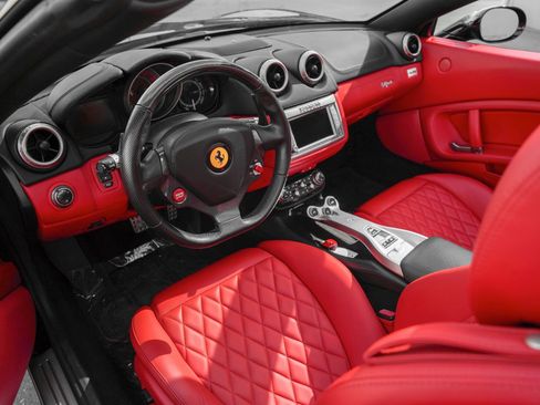 Used 2010 Ferrari California RWD image 51