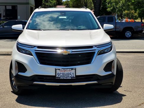Used 2022 Chevrolet Equinox LT AWD/4WD image 2