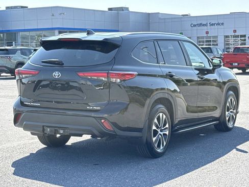 Used 2023 Toyota Highlander XLE image 24