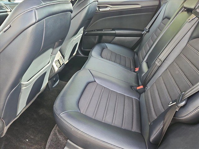 Used 2018 Ford Fusion SE w/ Equipment Group 201A FWD image 19