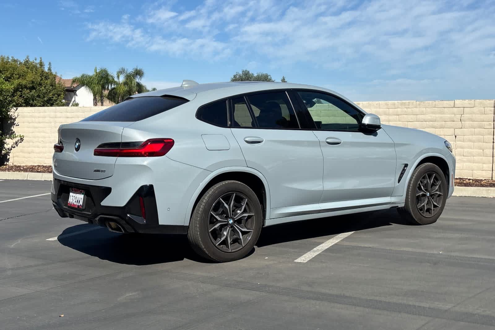 Used 2024 BMW X4 xDrive30i AWD/4WD image 3
