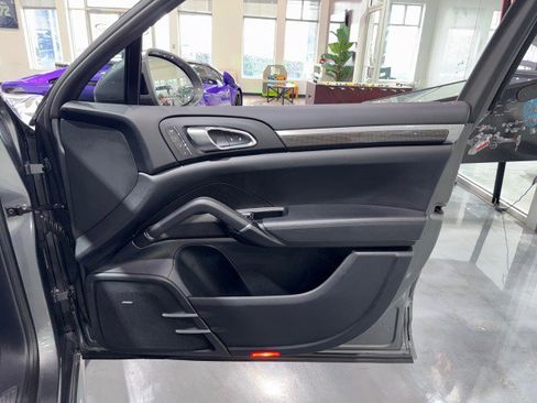 Used 2017 Porsche Cayenne GTS w/ Premium Package image 62