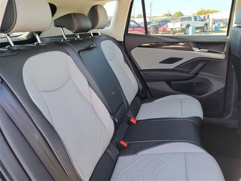 New 2025 Volkswagen Tiguan SE image 17