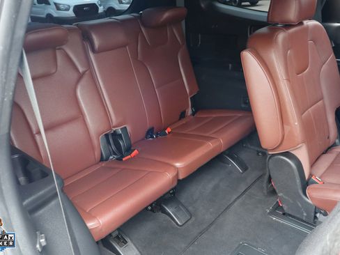 Used 2024 Kia Telluride EX w/ EX Captain's Chair Package FWD image 30