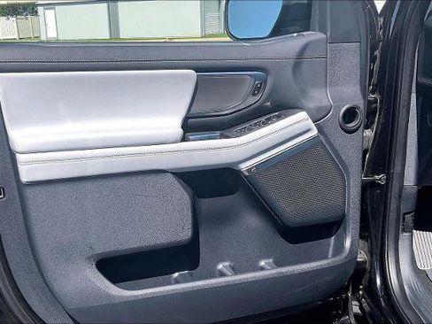 Certified 2025 Ford Expedition Platinum AWD/4WD image 19