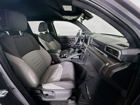 Used 2025 Toyota Tacoma TRD Off-Road image 31