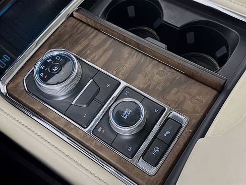 Used 2020 Ford Expedition Platinum image 19