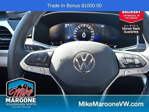 Certified 2025 Volkswagen Taos SE image 11