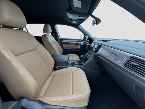 Used 2020 Volkswagen Atlas Cross Sport SE image 19