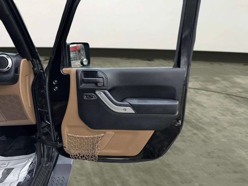 Used 2015 Jeep Wrangler Unlimited Sahara image 22