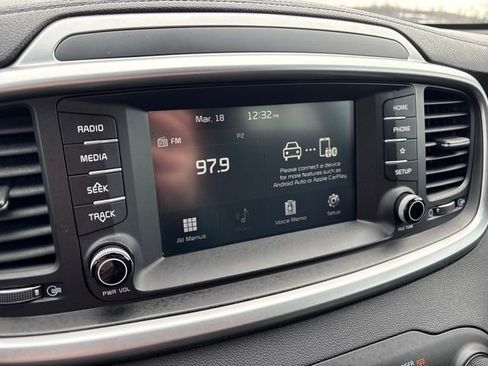 Used 2019 Kia Sorento AWD V6 image 14