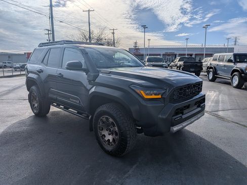 Certified 2025 Toyota 4Runner Trailhunter image 10