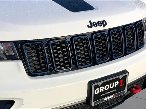 Used 2018 Jeep Grand Cherokee Laredo AWD/4WD image 29