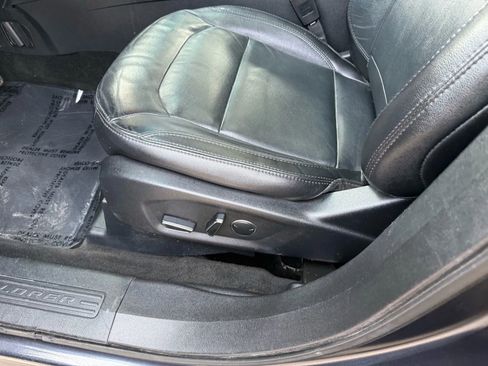 Used 2017 Ford Explorer XLT w/ Equipment Group 202A image 10