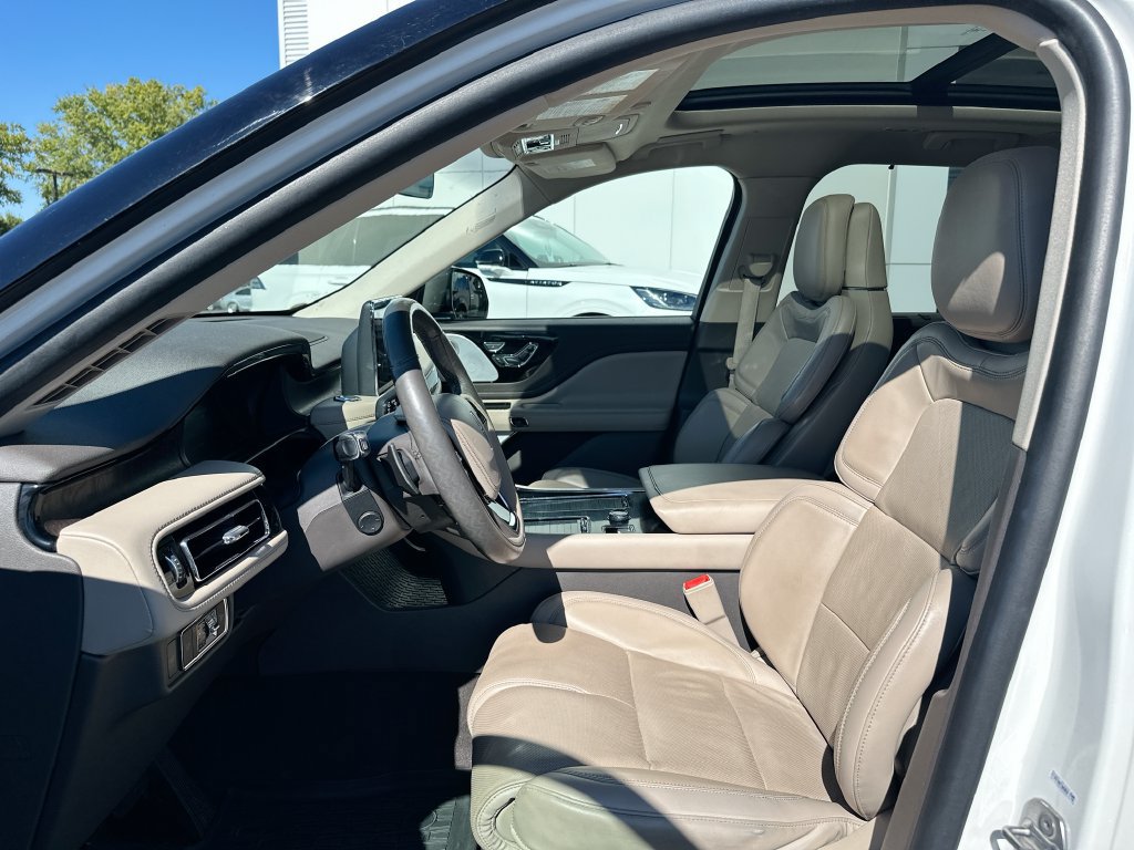 Used 2022 Lincoln Aviator Reserve w/ Equipment Group 201A AWD/4WD image 8