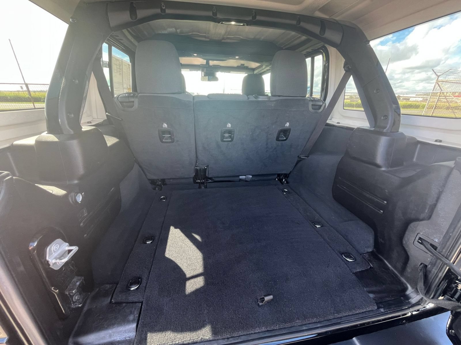 Used 2025 Jeep Wrangler Unlimited Sahara AWD/4WD image 29