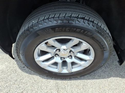 Used 2023 Chevrolet Silverado 1500 LT AWD/4WD image 5