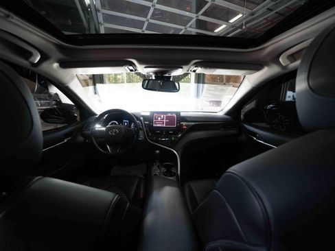 Used 2021 Toyota Camry SE image 19