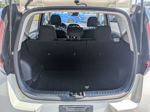 Used 2024 Kia Soul LX w/ Option Group 015 FWD image 12