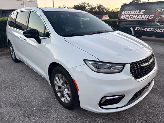Certified 2026 Chrysler Pacifica Limited FWD image 2