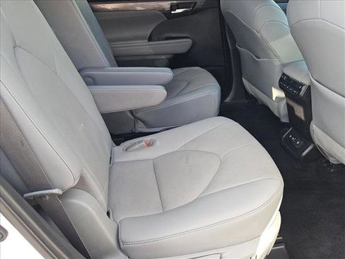 Certified 2021 Toyota Highlander Platinum image 23