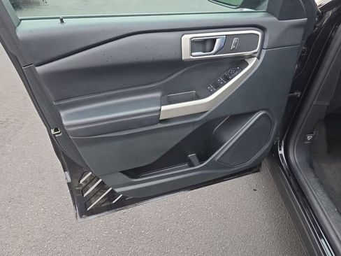 Used 2024 Ford Explorer XLT image 10