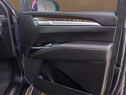 Certified 2025 Cadillac Escalade Sport Platinum w/ LPO, ONYX Package image 31