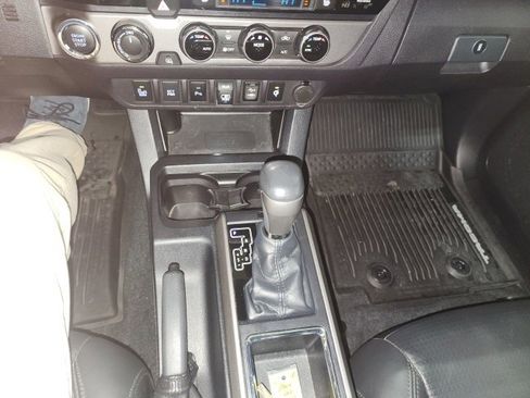 Used 2018 Toyota Tacoma SR image 16