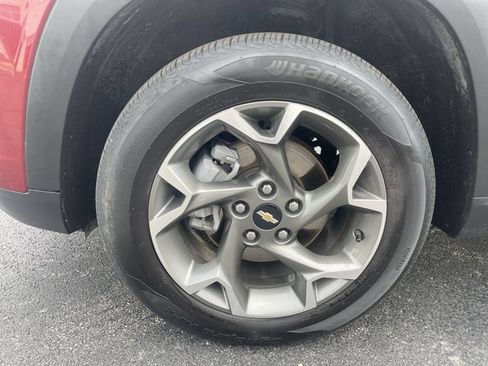 Used 2025 Chevrolet Trax LT FWD image 13