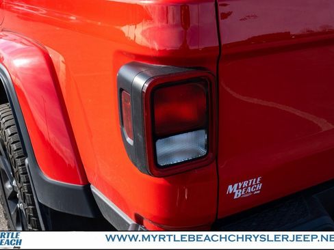 Used 2024 Jeep Gladiator Sport image 11