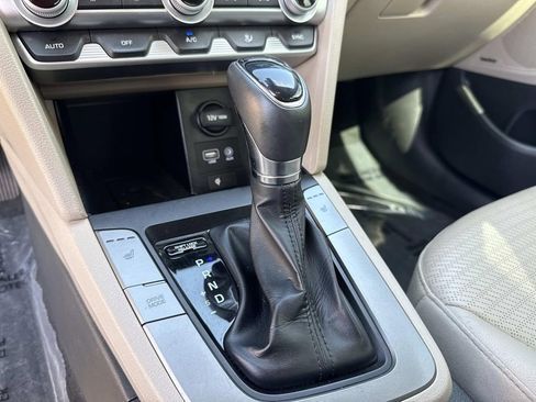 Used 2020 Hyundai Elantra Limited image 34