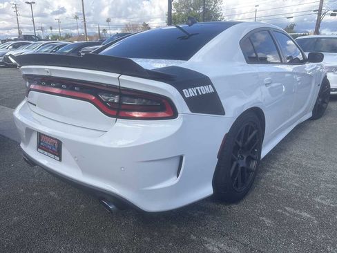 Used 2017 Dodge Charger R/T image 3