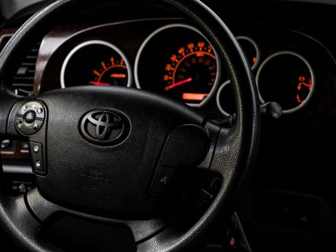 Used 2010 Toyota Tundra 4x4 CrewMax image 20