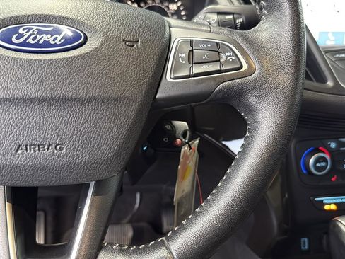 Used 2018 Ford Escape SE w/ SE Sport Appearance Package image 16