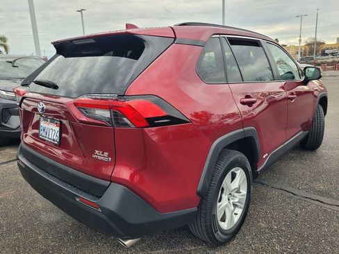 Used 2020 Toyota RAV4 XLE w/ Convenience Package image 4