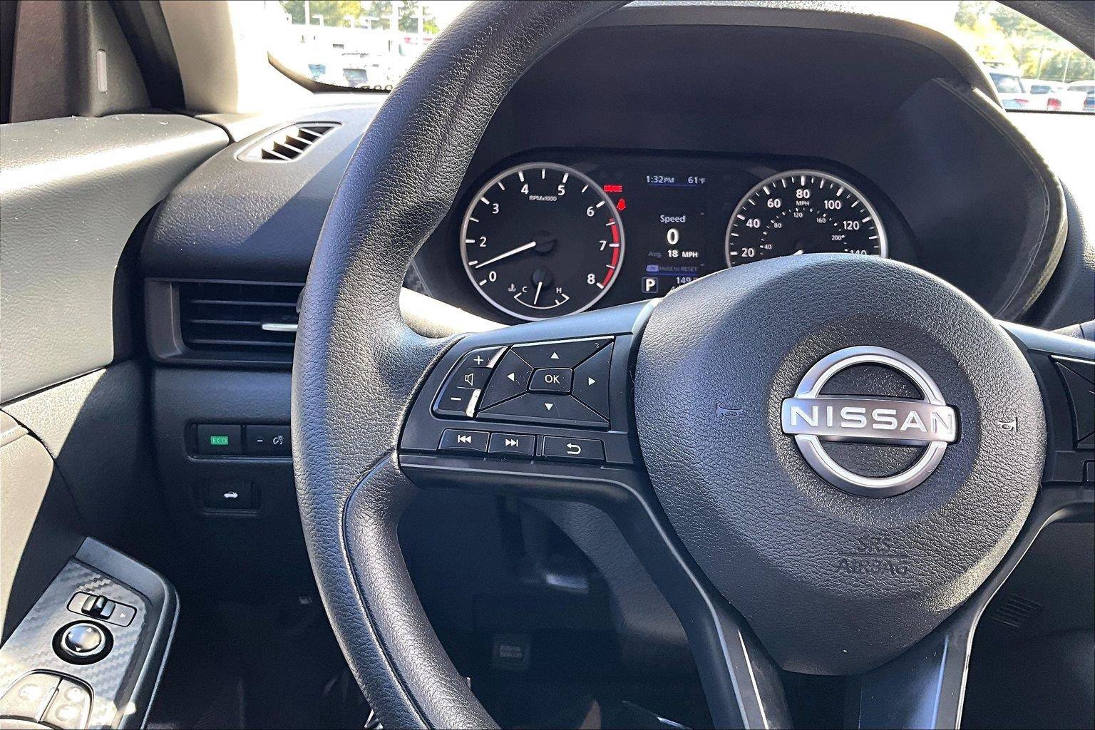 Used 2025 Nissan Sentra S w/ Lighting Package FWD image 11