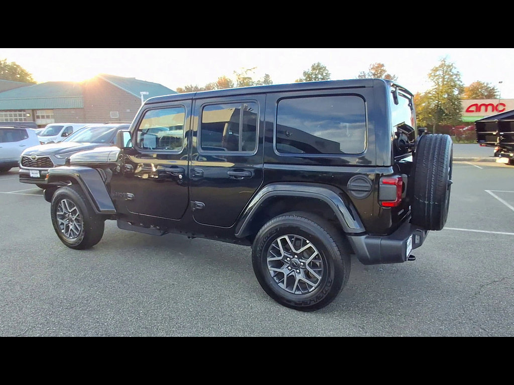 Used 2026 Jeep Wrangler Unlimited Sahara AWD/4WD image 6