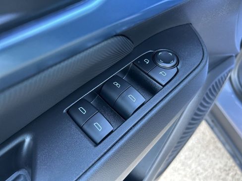 Used 2025 Chevrolet Equinox EV LT w/ Convenience Package image 16